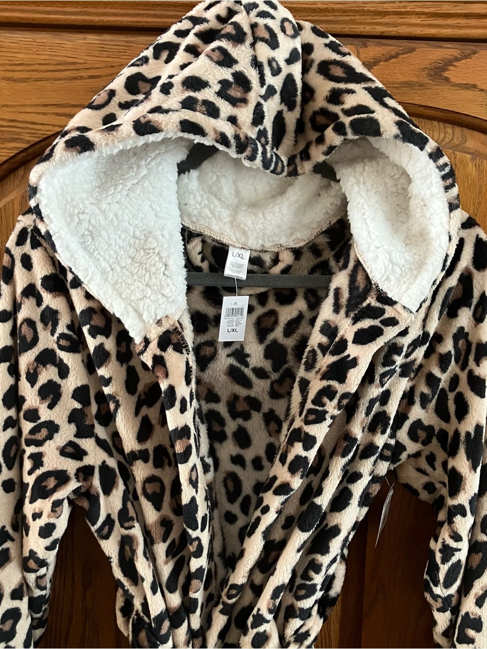 **SOLD**Soft Leopard Plush Robe - Picture 3 of 8